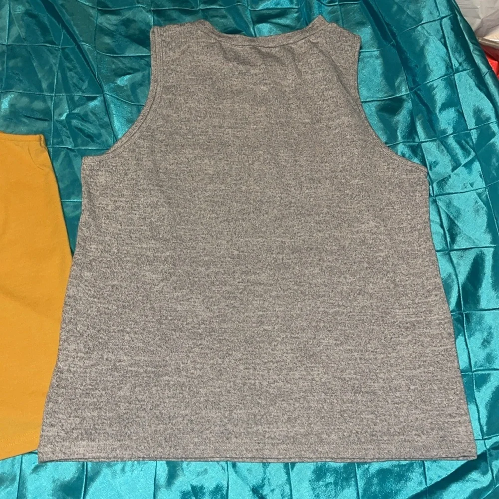 Set of M Flowy Tank Tops - Picture 7 of 7